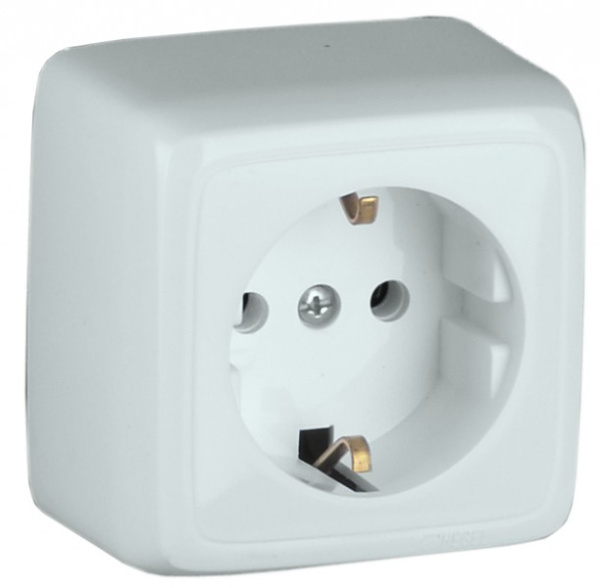 Розетка наружная 1-ая/заземл. HEGEL (белая)